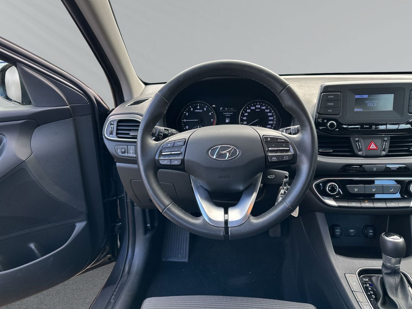 Fahrzeugabbildung Hyundai i30cw DCT AUTOMATIK KLIMA + SITZHEIZUNG + TEMPOM