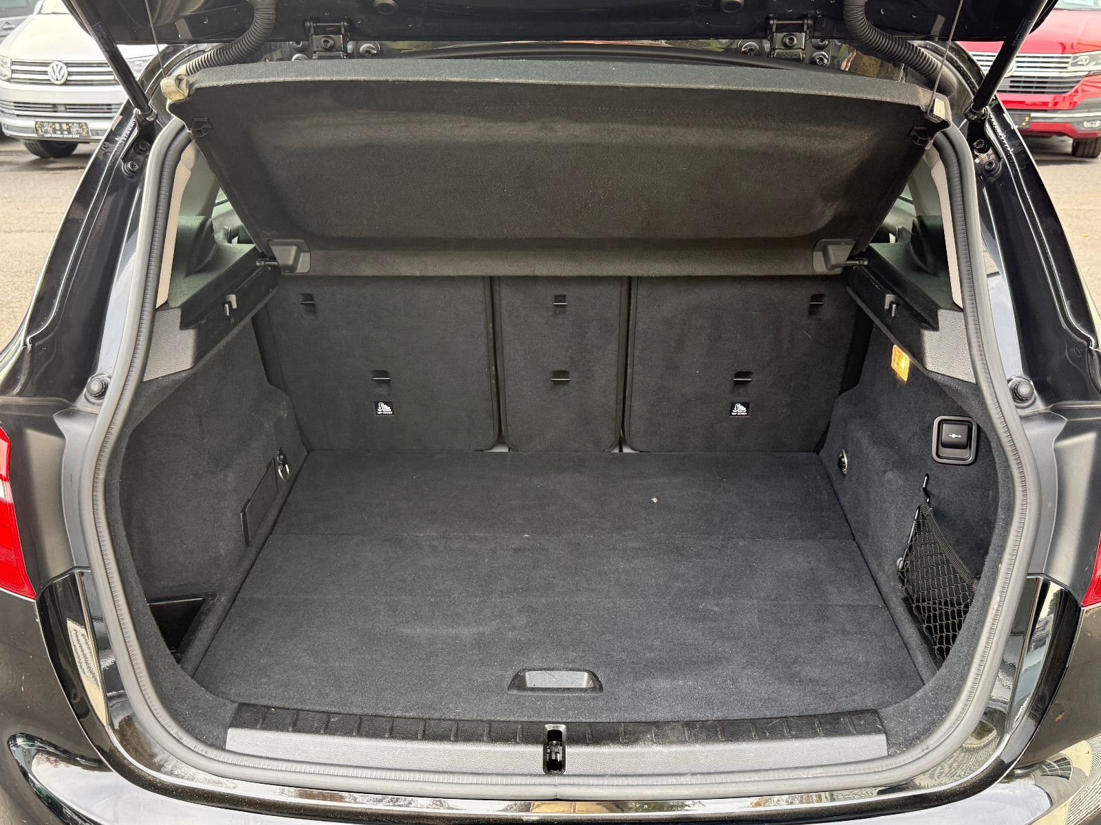 Fahrzeugabbildung BMW 218 Active Tourer Advantage GRA LED PDC SHZ