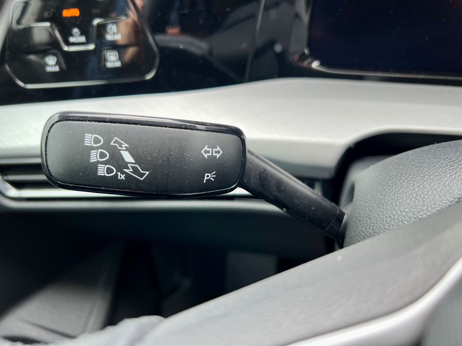 VW Golf 1.5 TSI Life LED SHZ CARPLAY PDC GJR ALU