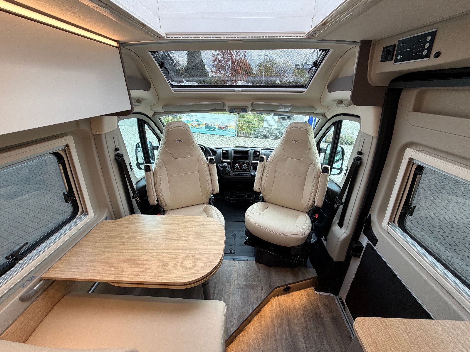 Fahrzeugabbildung LMC Innovan 603 - 70Jahre Sondermodell
