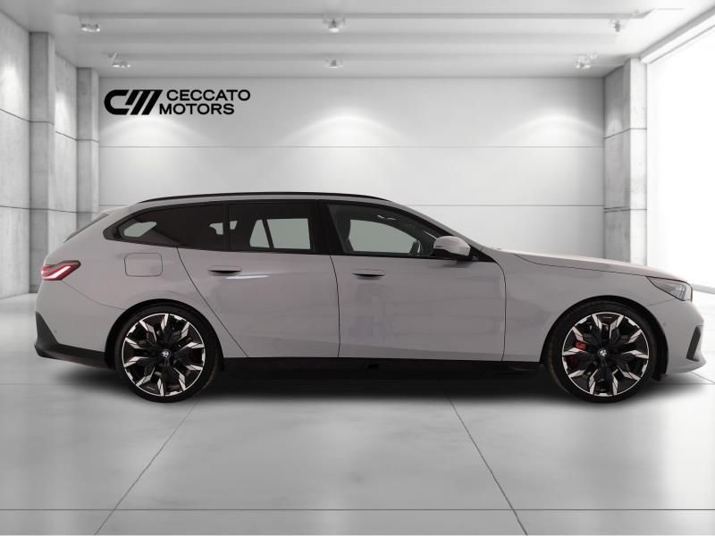 BMW i5 Touring MSport Pro eDrive40 imagem 3