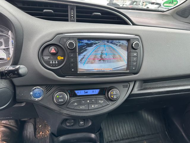 Toyota Yaris Style Hybrid *Unfall*