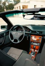 Mercedes-Benz E 320 original AMG Cabrio top Zustand wenig Km - Mercedes-Benz 320: 320e