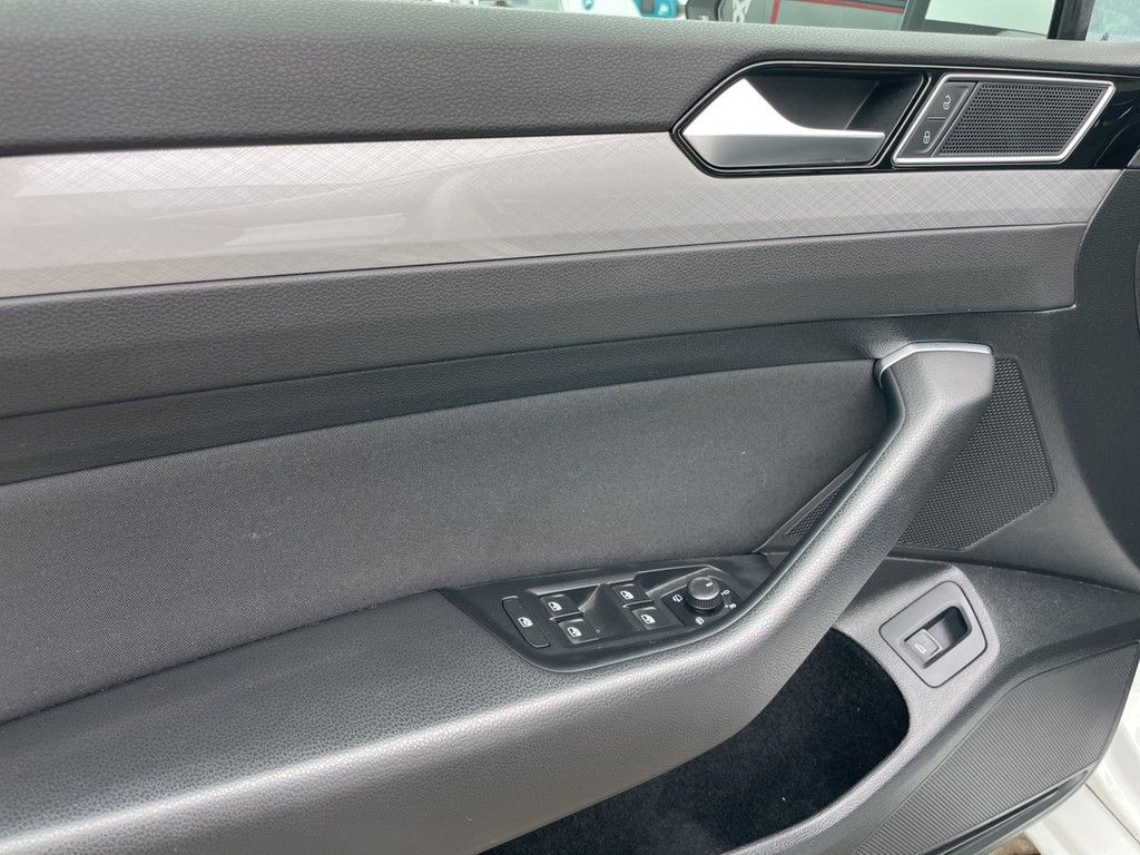 Volkswagen Passat Variant - Bild 12