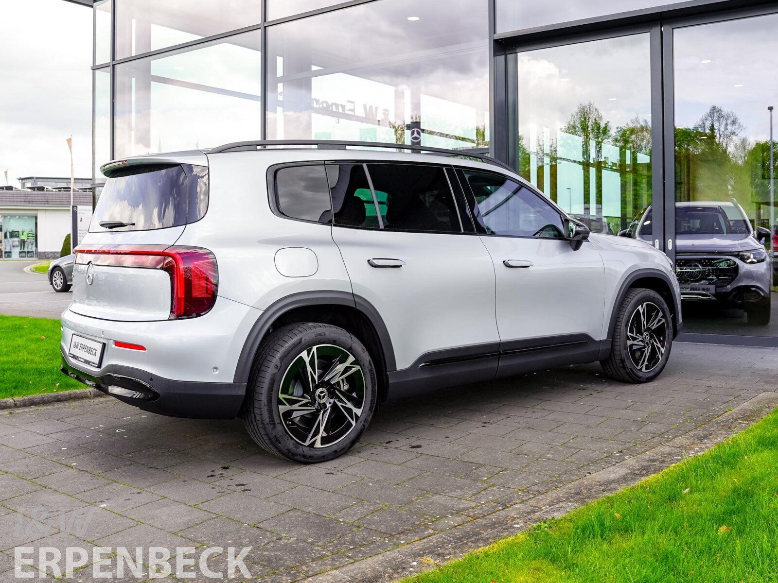 Fahrzeugabbildung Mercedes-Benz GLB 250+ *Night Paket*AHK*Winter Paket*THERMATIC