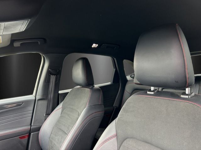 Fahrzeugabbildung Ford Kuga Sportpaket HUD Navi B & O LED Kurvenlicht A
