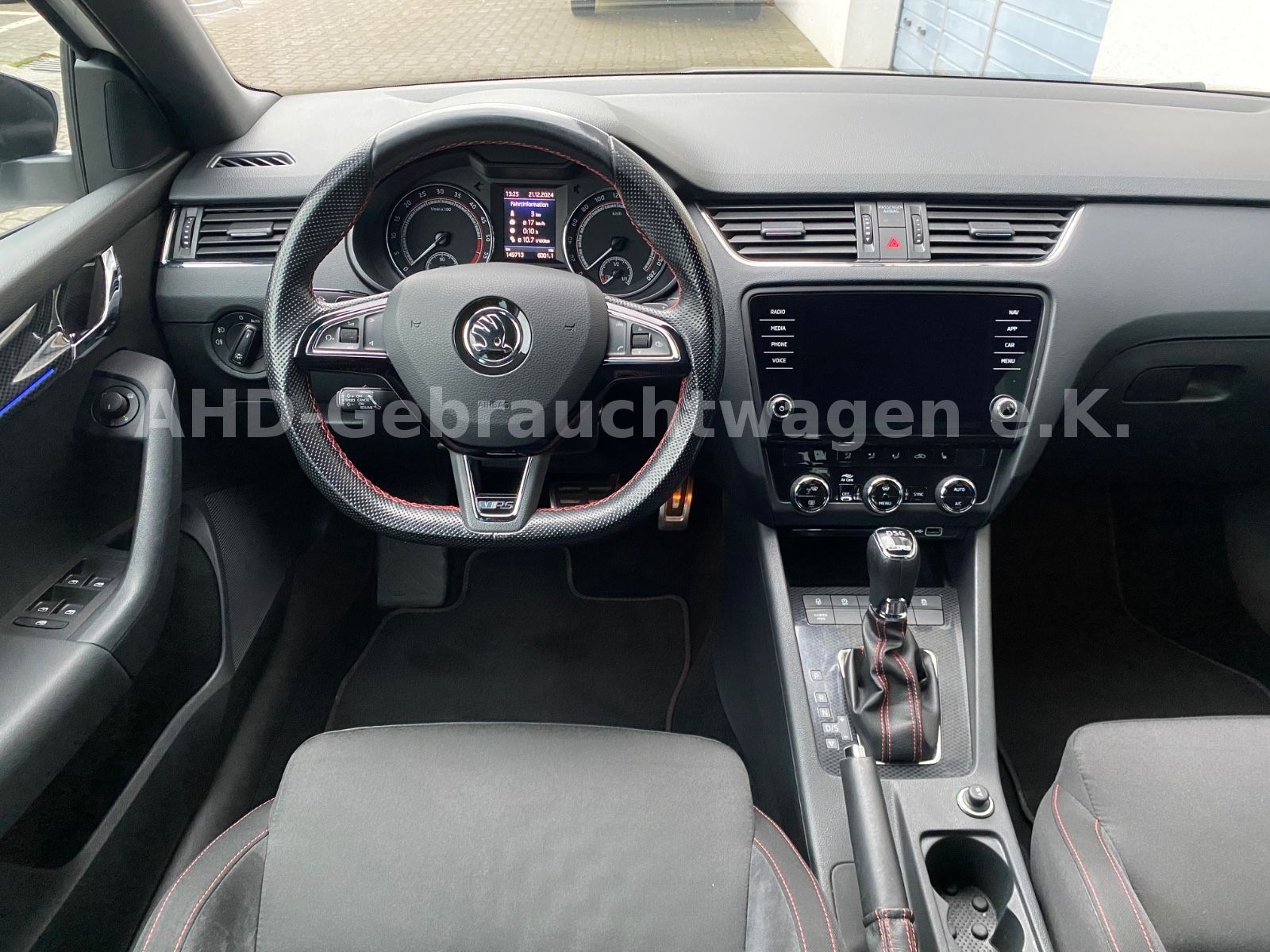 Fahrzeugabbildung SKODA Octavia Limousine RS 4x4 Challenge 2.0 TDI DSG