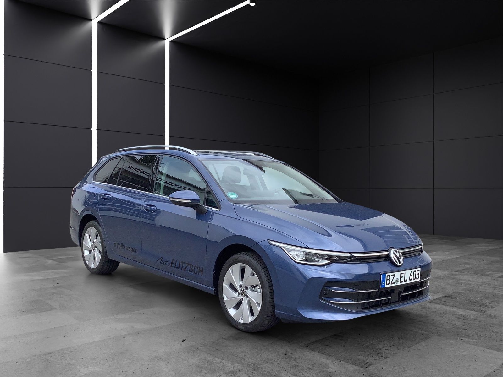 Fahrzeugabbildung Volkswagen Golf VIII Variant TSI Style AHK HuD PANO ACC 360