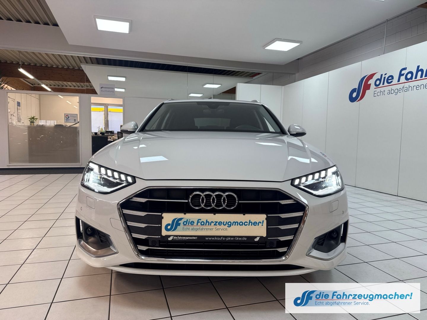 Fahrzeugabbildung Audi A4 Avant 40 TFSI advanced HUD Navi Soundsystem L