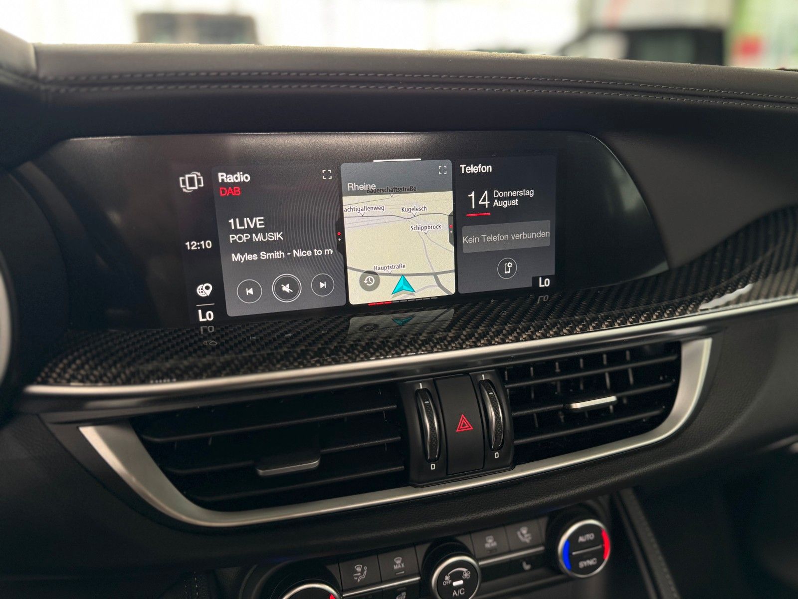 Fahrzeugabbildung Alfa Romeo Quadrifoglio Q4 ACC Assist-Paket Pano Garantie