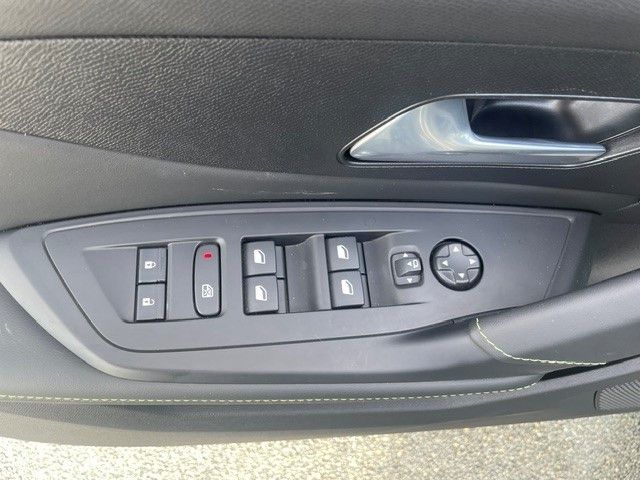 Fahrzeugabbildung Peugeot 408 GT PlugInHybrid 225 AT+Navigationssystem+Sou