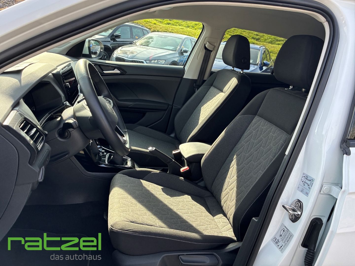 Fahrzeugabbildung Volkswagen T-Cross Life 1.0 TSI Digitales Cockpit LED Apple