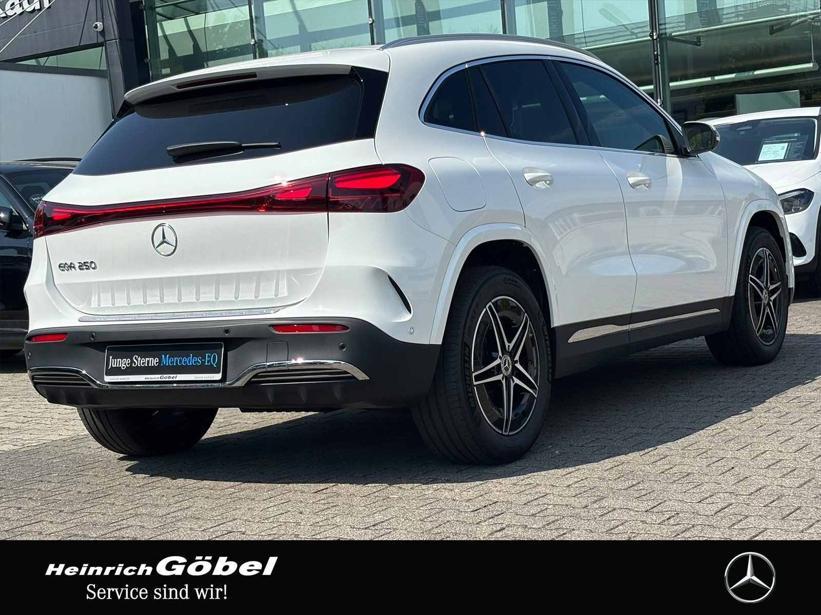 Fahrzeugabbildung Mercedes-Benz EQA 250 AMG*TOTWINKEL*APPLE-CARPLAY*AMBIENTEBEL