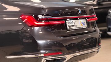 BMW 750 - 12