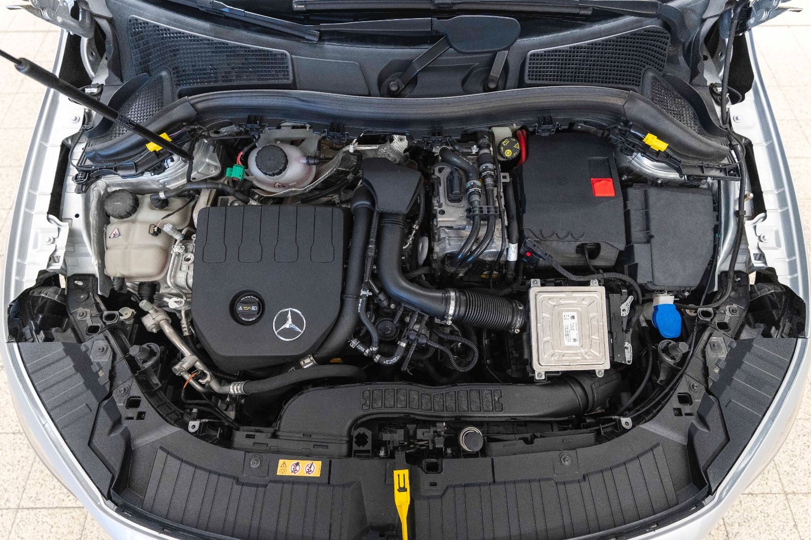 Fahrzeugabbildung Mercedes-Benz GLA 250e PLUG-IN ACC LED KAM TOTW KEYLESS GO NAV