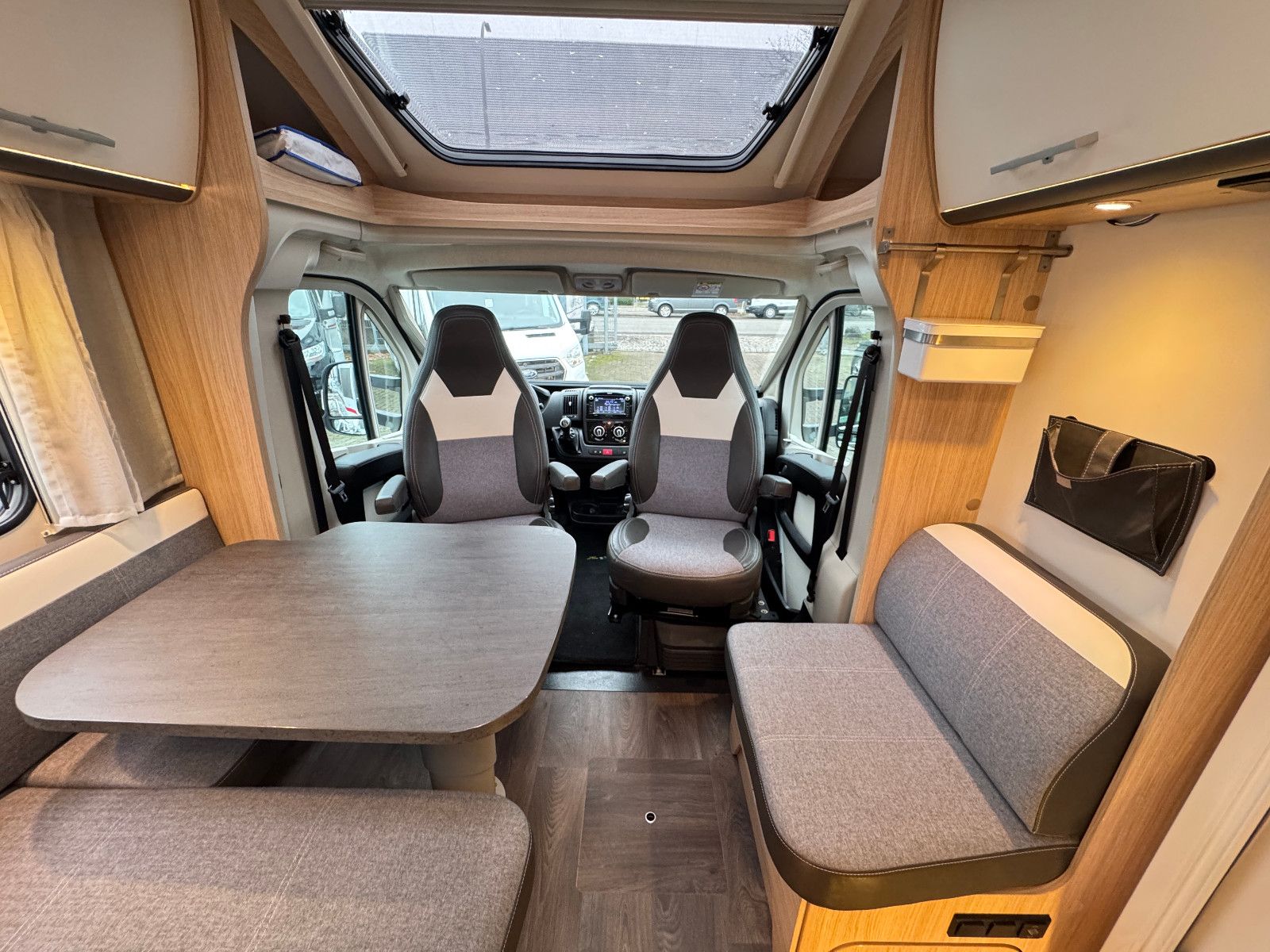 Fahrzeugabbildung Sunlight T69 L PANORAMA DACHKLIMA SAT NAVI QUEENSBETT WC+