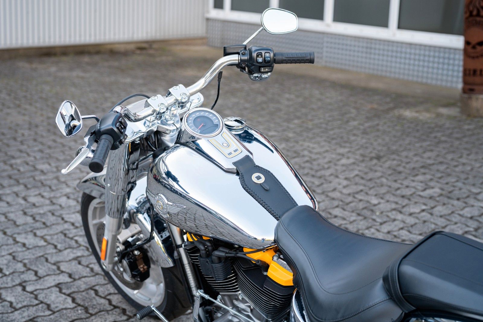Fahrzeugabbildung Harley-Davidson FLSTFI Fat Boy Gray Ghost - Neuwertig -