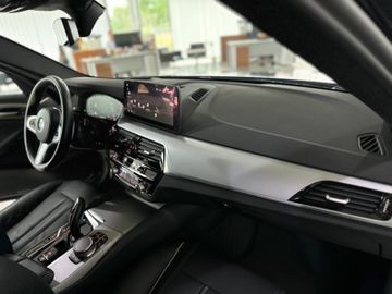 Fahrzeugabbildung BMW 520d xDrTour HUD HI-FI Kamera 360° Live Cock.Pro