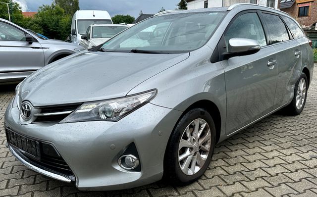 Toyota Auris Touring Sports Life+