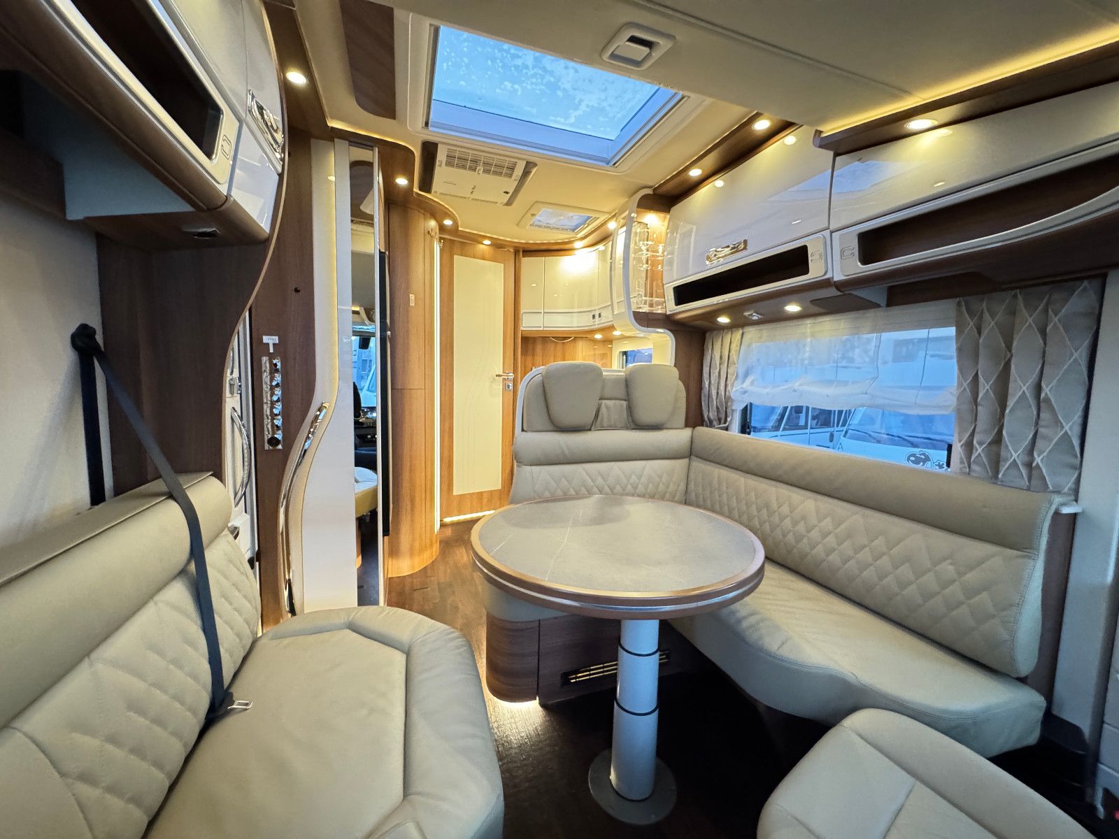 Fahrzeugabbildung Carthago Chic e-line I 51 QB MERCEDES 418 CDI 9GT 1.HAND