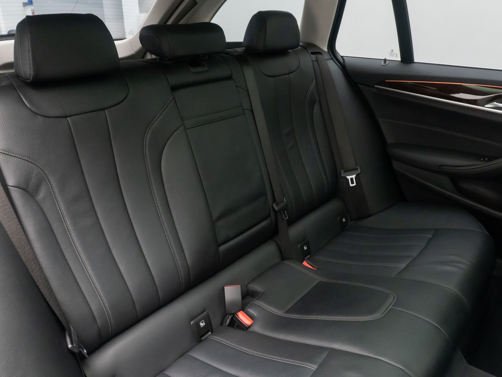 Fahrzeugabbildung BMW 540i xD HUD Kamera MSport Komfort Panorama19Zoll