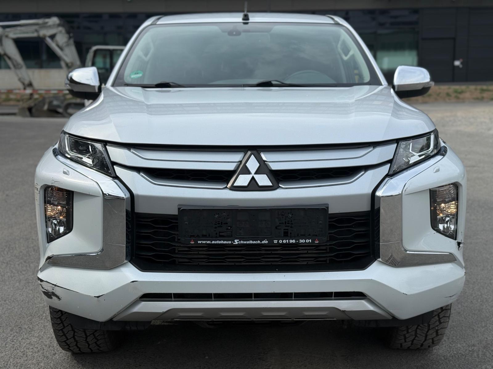 Mitsubishi L200 Plus Club Cab 4WD