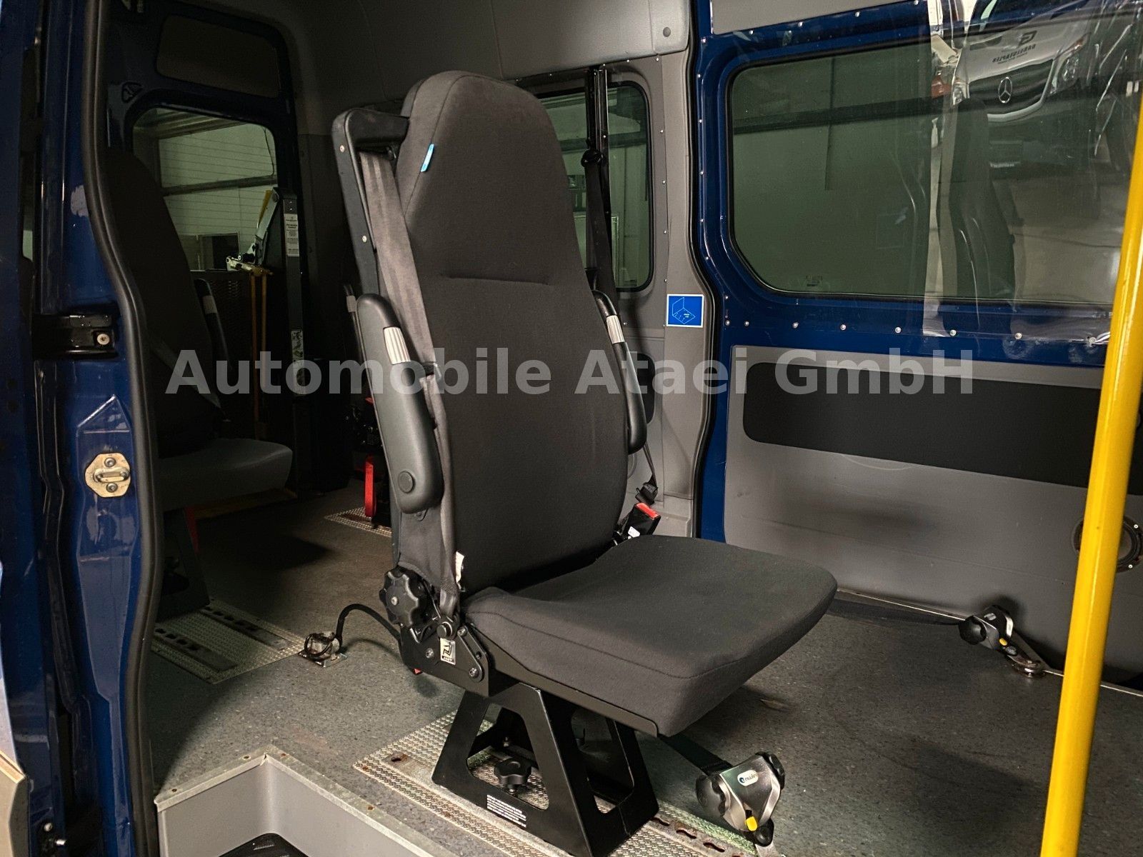 Fahrzeugabbildung Volkswagen Crafter Kombi 35 *Rollstuhl-Lift* KAMERA (0903)