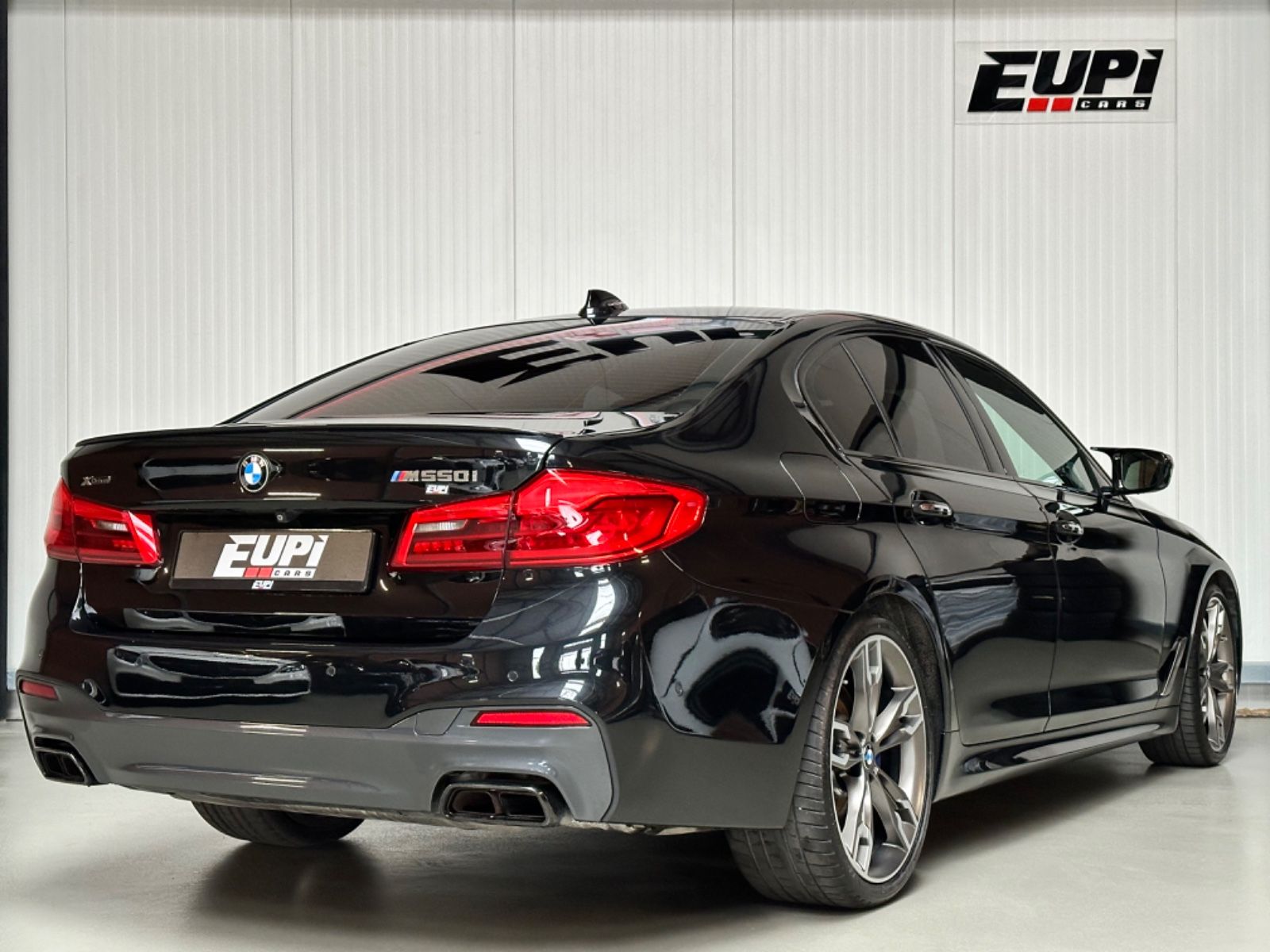 Fahrzeugabbildung BMW M550 i xDrive/360°/HUD/Distronic/Shadow Line