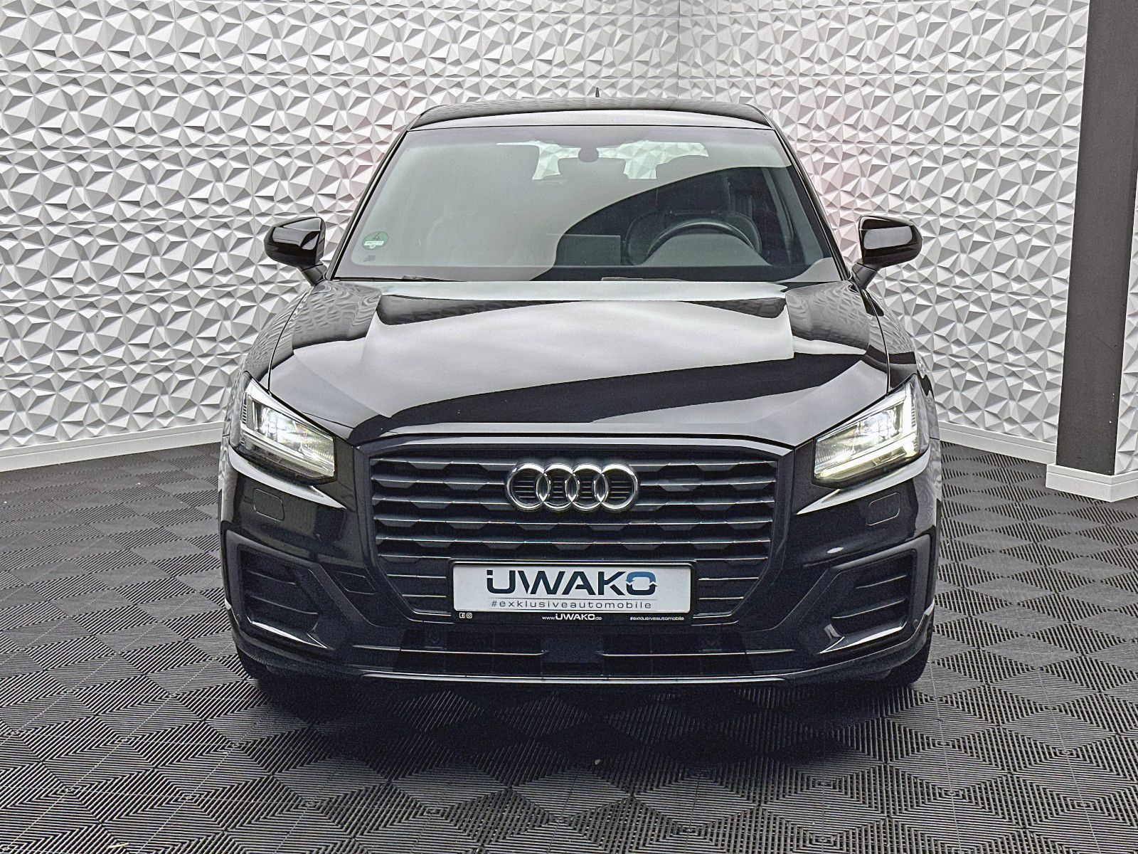 Fahrzeugabbildung Audi Q2 35 TFSI S-LINE/S-TRO/KEY/NAVI/LED/NAV/PDC/DAB