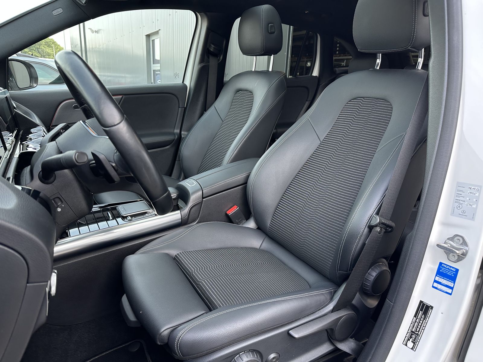 Fahrzeugabbildung Mercedes-Benz GLA 220d Progressive NAV+KAM+PANO+V-COCK+SHZ+1HD