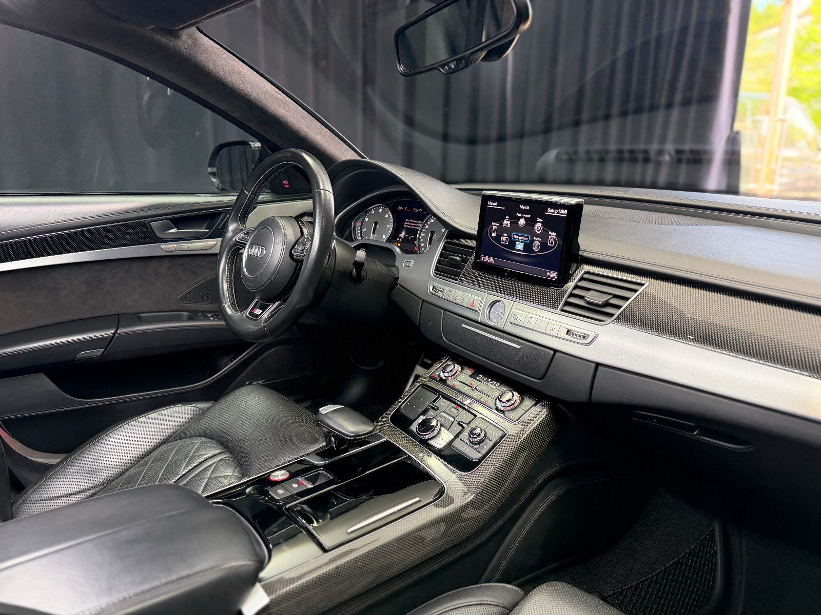 Fahrzeugabbildung Audi S8 4.0 TFSI quattro plus |KERAMIK|CARBON|MASSAGE
