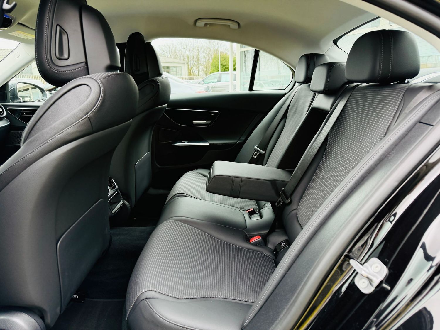 Fahrzeugabbildung Mercedes-Benz C 220 d AVANTGARDE, 360°, AHK, LED, PTS, Navi, S