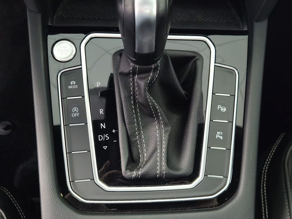 Volkswagen Passat Variant Elegance 4M R-line*PANO*HUD*STHZG