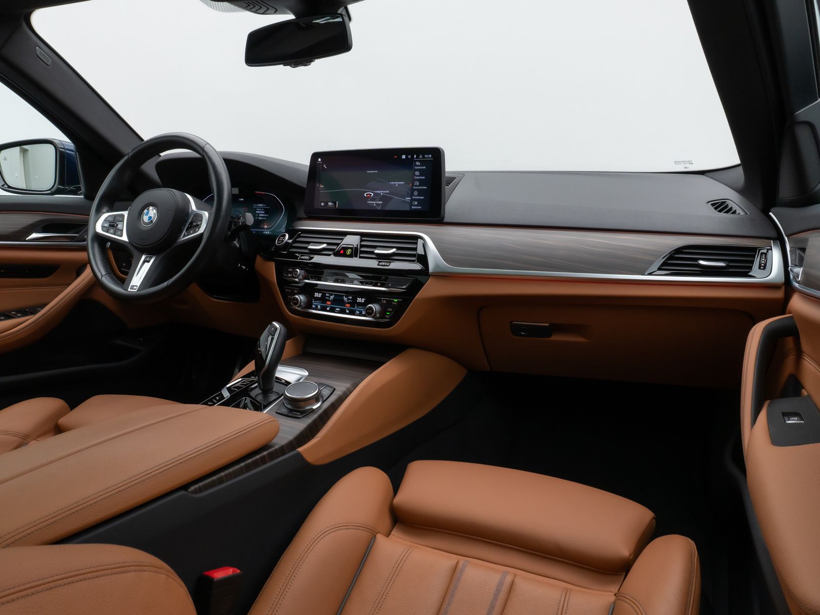 Fahrzeugabbildung BMW 530d M Sport Panorama 360°Laser HUD HiFi SoftCL