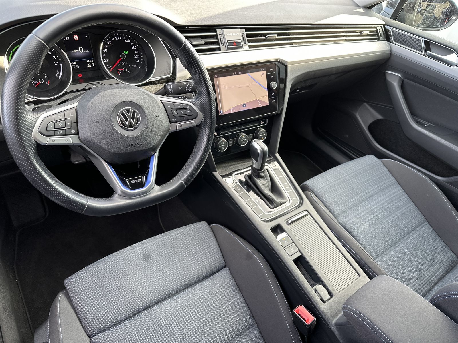 Fahrzeugabbildung Volkswagen Passat Variant 1.4 TSI DSG GTE NAV+LED+ACC+1HD