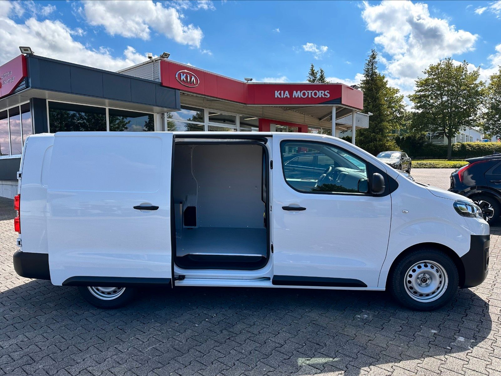 Fahrzeugabbildung Citroën e-Jumpy Kasten Club XL L3H1 75KWh