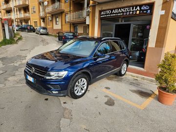 Volkswagen Tiguan - 1