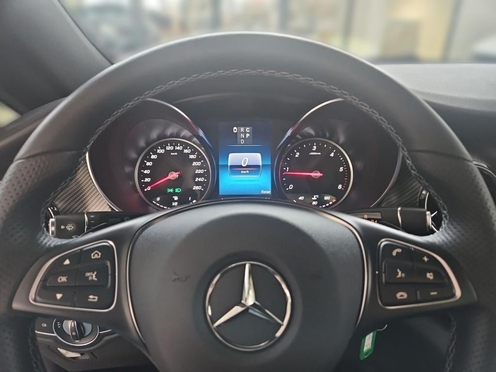 Fahrzeugabbildung Mercedes-Benz V 250 ED/L AMG 7 Sitze Tisch Pano AHK Sound DIST