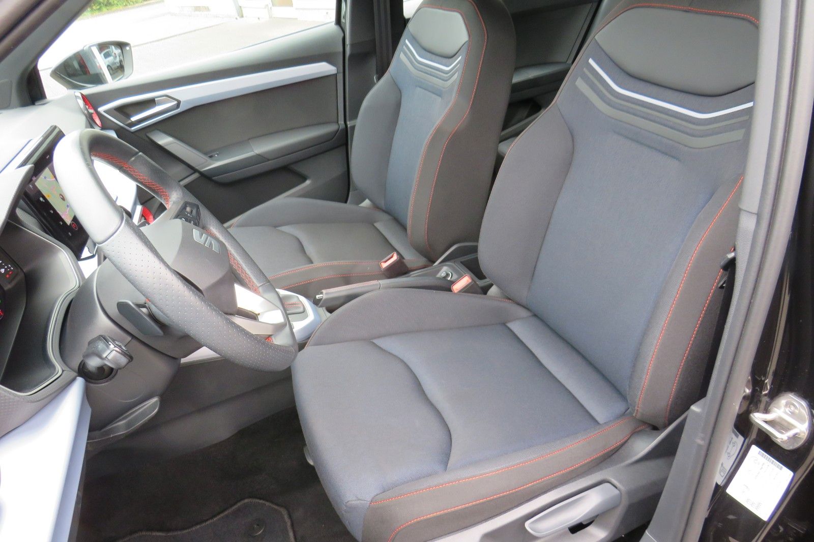 Fahrzeugabbildung SEAT Arona FR DSG NAVI SITZH. KAMERA ACC ASSISTENT-PA