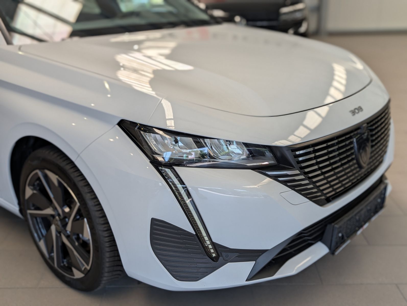 Fahrzeugabbildung Peugeot 308 1.2 e-THP Allure ACC LED 360° AHK Garantie
