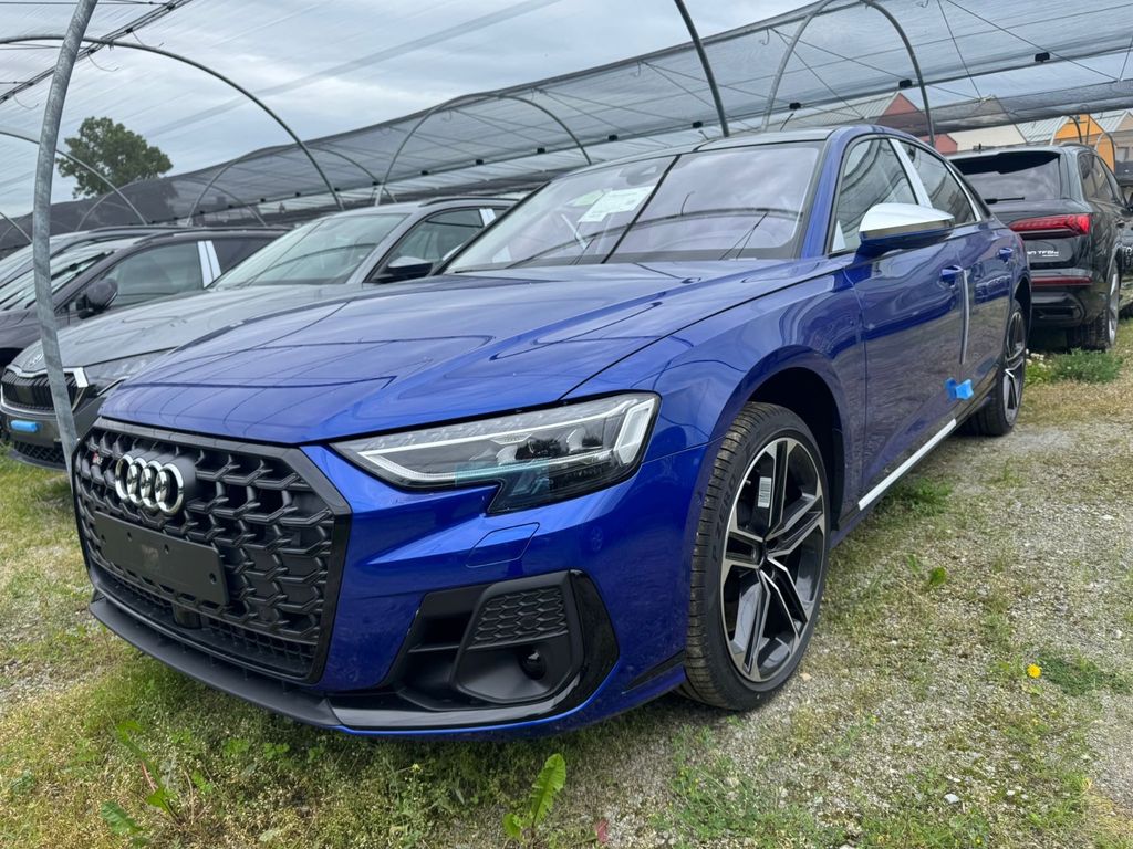 Audi S8