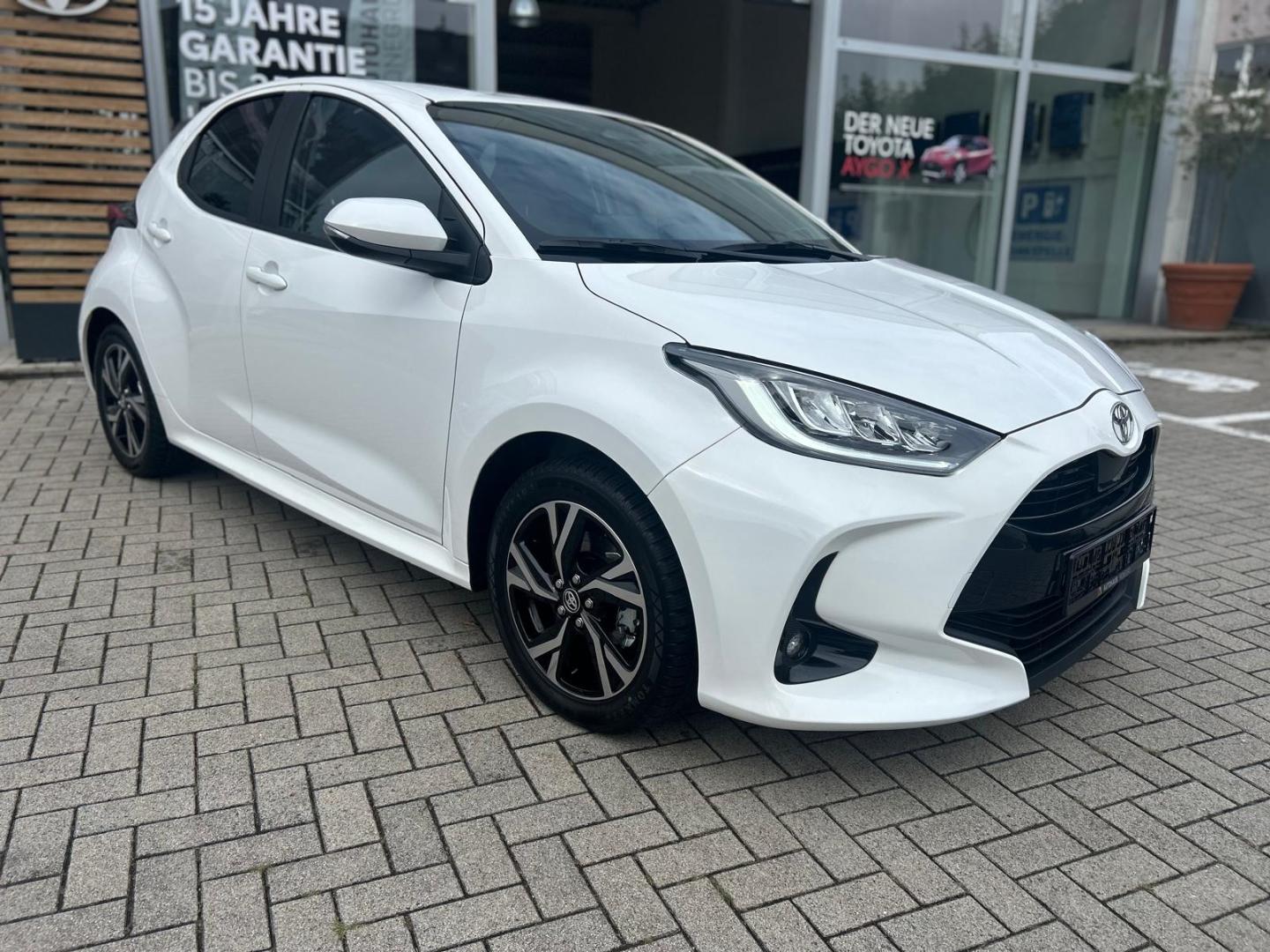 Toyota Yaris Hybrid Teamplayer ACC LED RFK ACP SHZ LHZ 