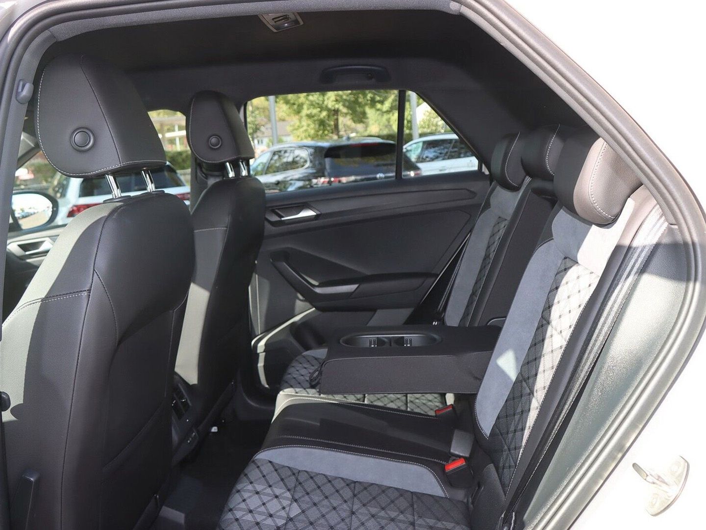 Volkswagen T-Roc R-Line 1.0 TSI OPF AHK APP LED ACC SITZHZ foto 5