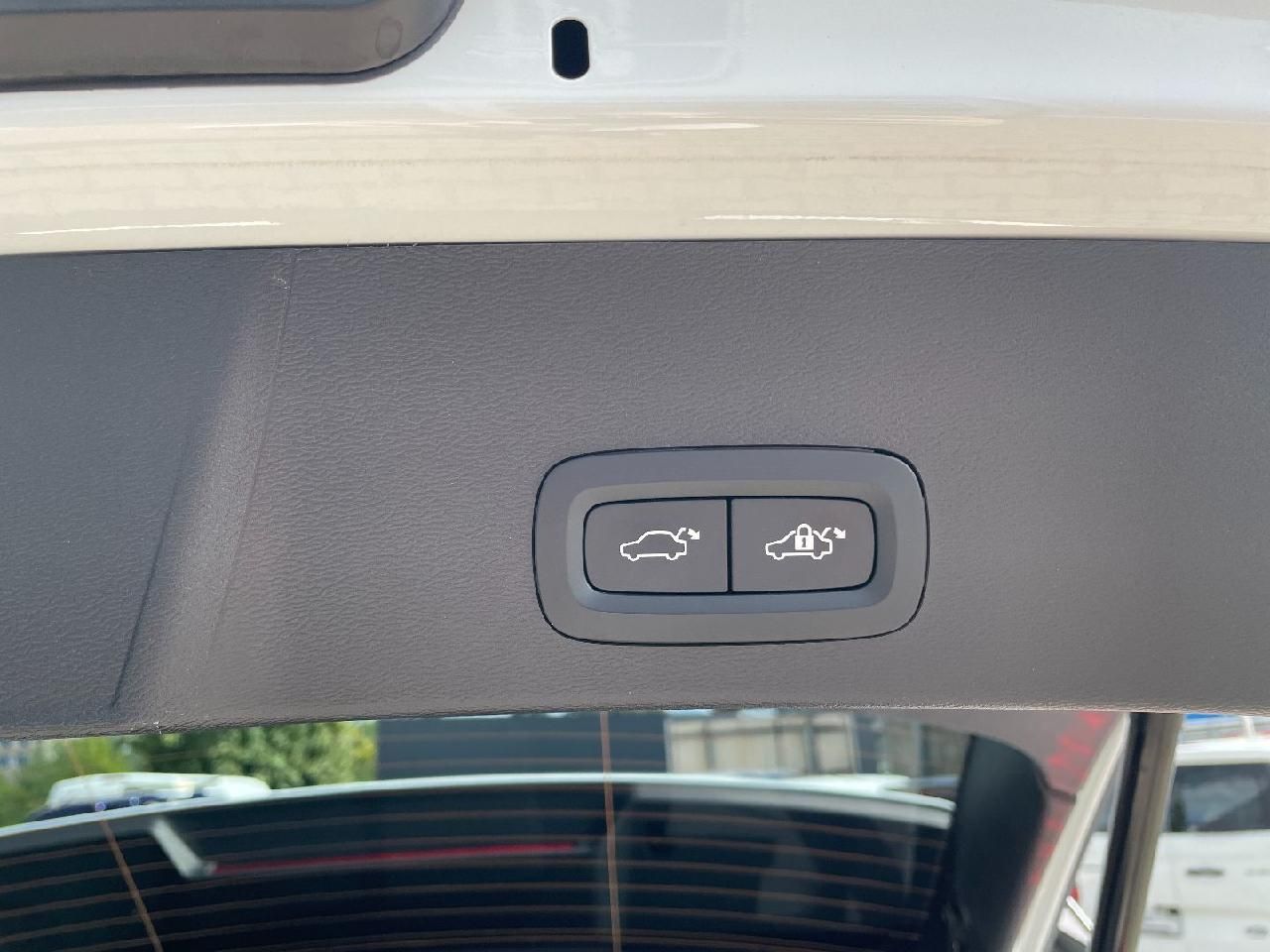 Fahrzeugabbildung Volvo XC40 Core Recharge Plug-In Hybrid 2WD