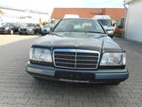Mercedes-Benz E 220 Coupe Leder 27 Jahre ein Besitzer Orginal - Mercedes-Benz E 220 mit Benzin-Antrieb
