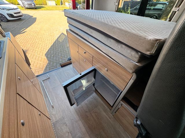 HYMER / ERIBA / HYMERCAR Sydney Aufstelldach-Autom-118 KW-Ahk-Alarm-Leder