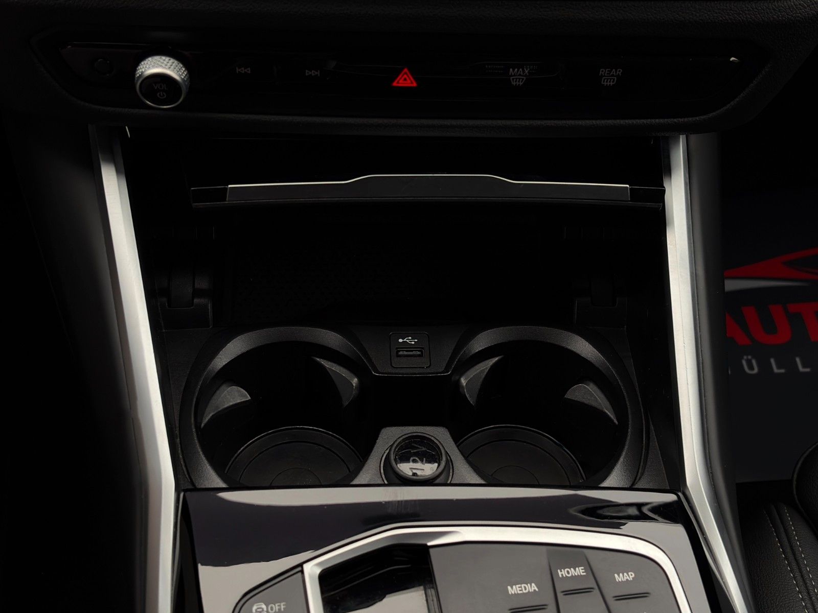 Fahrzeugabbildung BMW 330e Touring Advantage Akustik LcPlus HIFI CAM