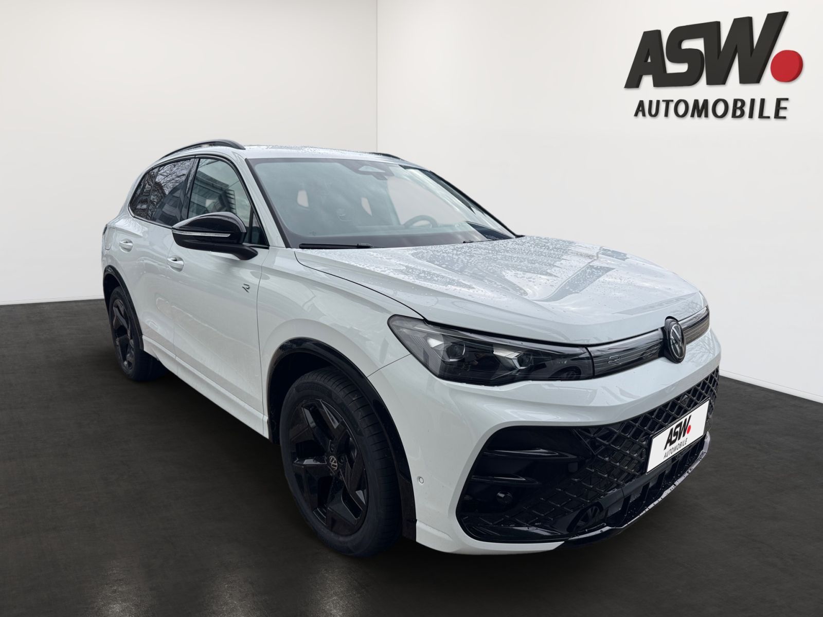 Volkswagen Tiguan R-Line 1.5 eTSI AHK ACC LED NAVI PDC v h foto 2