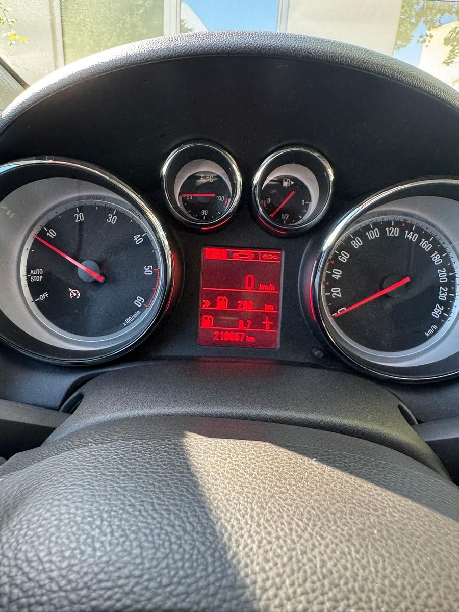 Opel Astra 2015 — photo 12