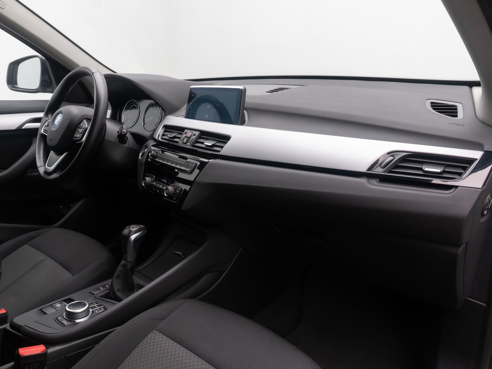 Fahrzeugabbildung BMW X1 xD25e GeschwindigReg ParkAss DAB Komfort NAVI